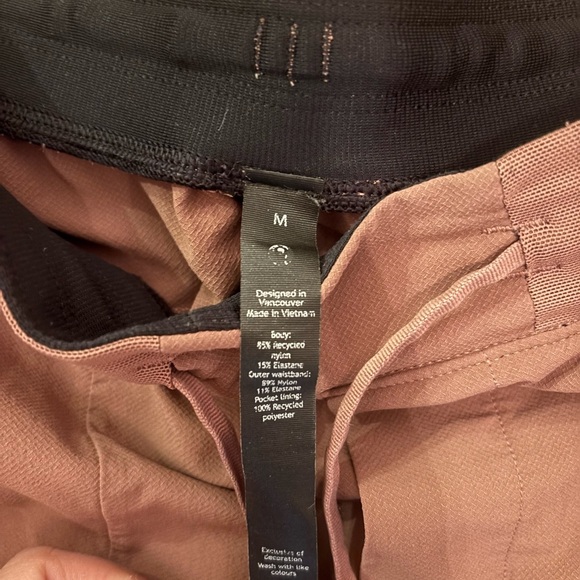 Lululemon Men's Rose Tech Running Shorts - Picture 3 of 3